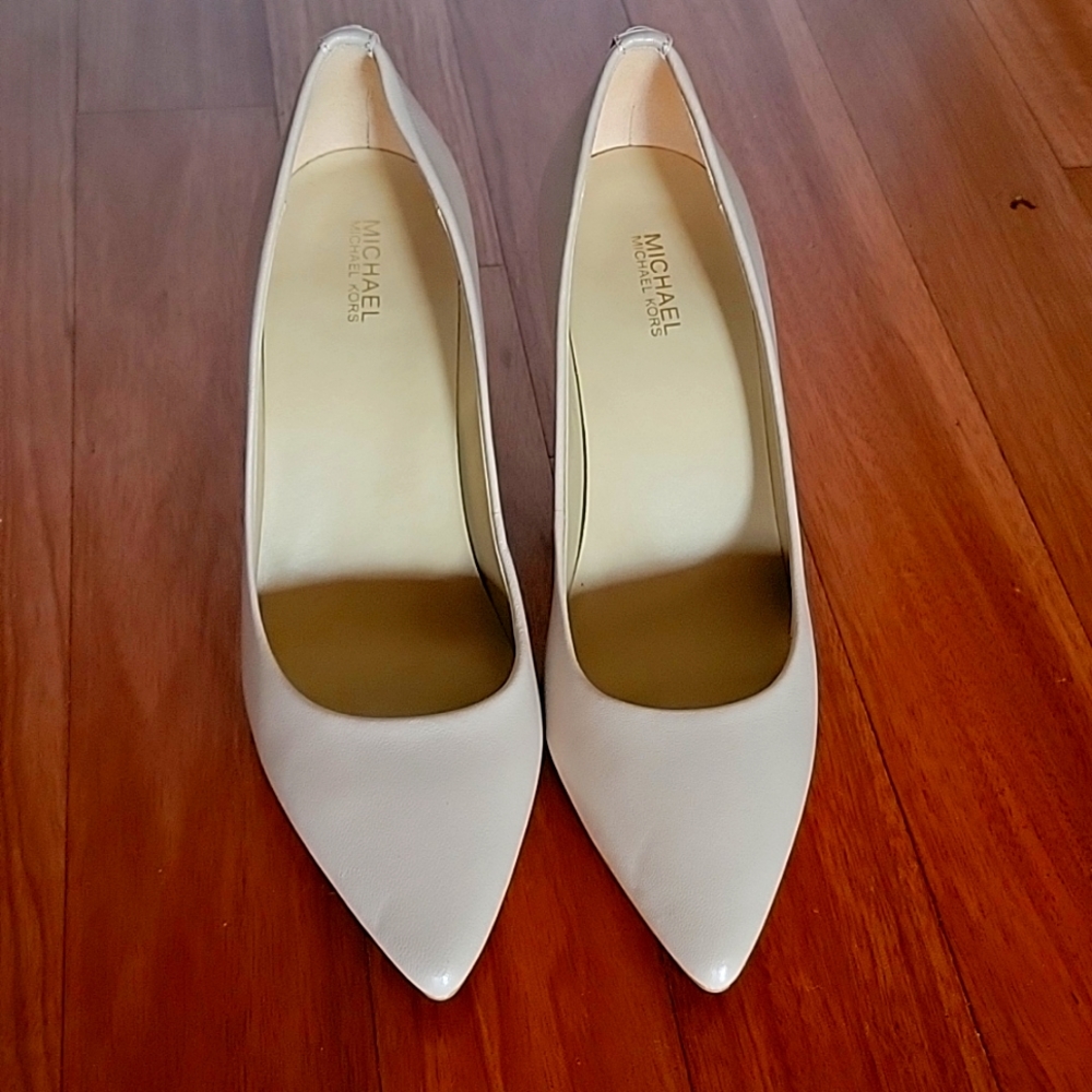 Michael Kors Beautiful Elegant Pumps/Heels Nude/Cream Color 7M New/Never Worn